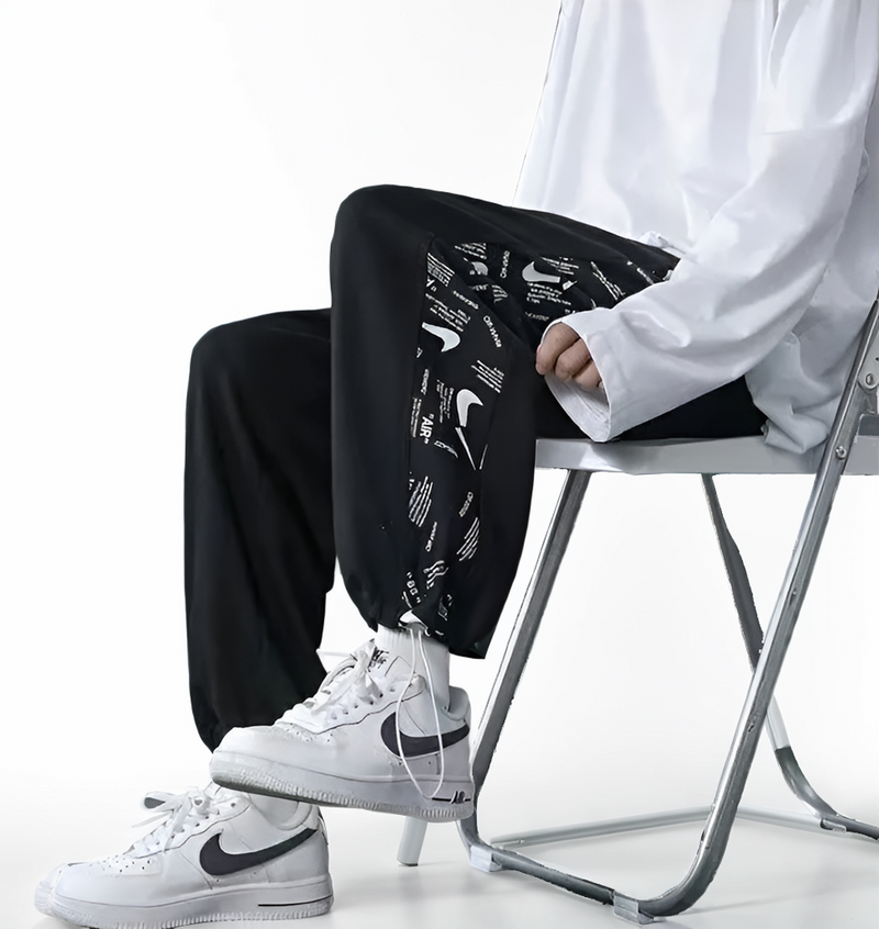 SOWHATON™ WEAR SIDE SCRIPT SWEATPANTS