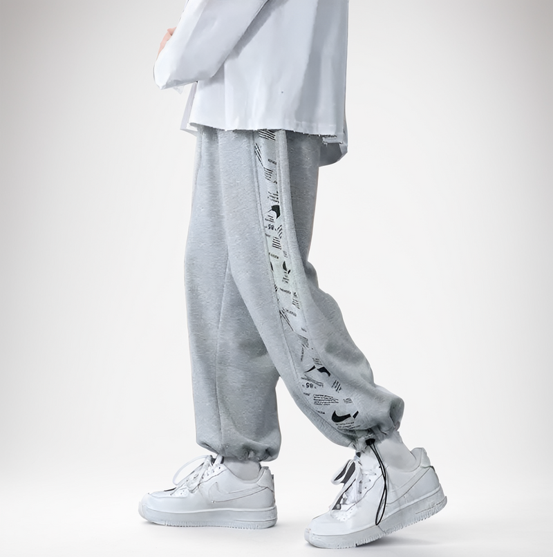 SOWHATON™ WEAR SIDE SCRIPT SWEATPANTS